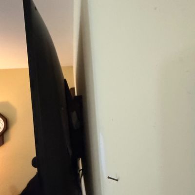 LOT 78: LG 70 TV with Remote