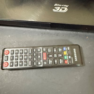 LOT 73: Samsung Blu-Ray Player BD-EM59C with a Large Selection of DVDs and 2 Blu-Rays - Including Unopened DVDs