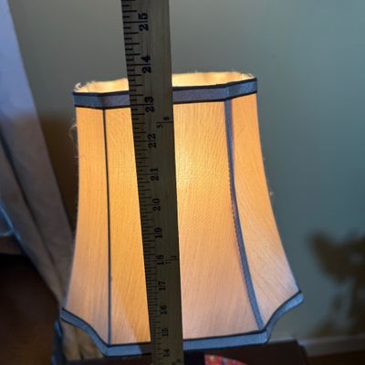 LOT 81: Ethan Allen Dropleaf Side Table with Drawer, Table Lamp and Seth Thomas Quartz Clock