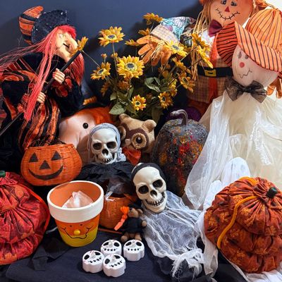 LOT 27: Collection of Halloween Decorations