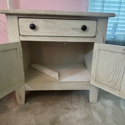 LOT 149: Set of 2 Broyhill Attic Heirlooms Side Tables