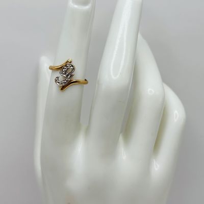 LOT 198: Initial G 14K Gold Ring 1.65g Tw sz 5.5