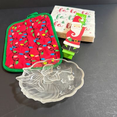 LOT 21: Collection of Christmas Plates and More Includng a Holiday Yankee Candle and Mirror Candle Plates