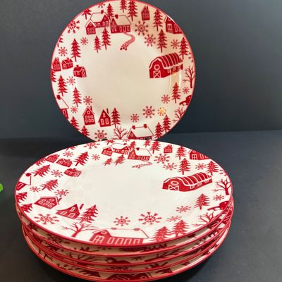 LOT 21: Collection of Christmas Plates and More Includng a Holiday Yankee Candle and Mirror Candle Plates