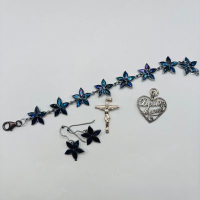 LOT 205: Seaside Themed Cedar Memory Box & Fashion Jewelry
