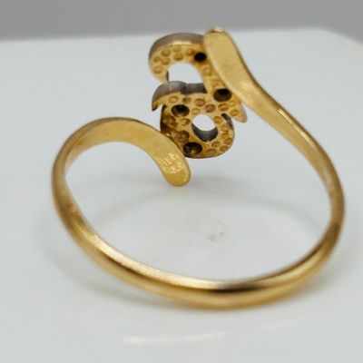 LOT 198: Initial G 14K Gold Ring 1.65g Tw sz 5.5