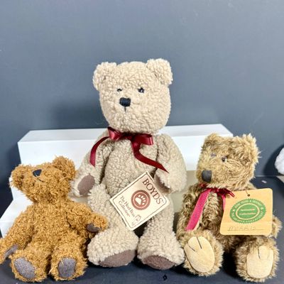 LOT 165: Dolls and Bears Including Boyds Bears, Russ, Ganz and More