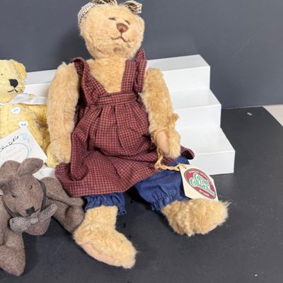 LOT 165: Dolls and Bears Including Boyds Bears, Russ, Ganz and More