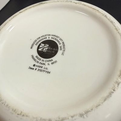 LOT 21: Collection of Christmas Plates and More Includng a Holiday Yankee Candle and Mirror Candle Plates