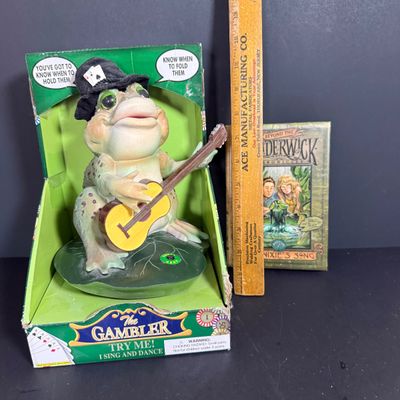 LOT 79: Vintage Dan Dee Animatronic Frog "The Gambler" in Original Box, Spidewick Childrens Book. Poker Chips, Cards and Hand...