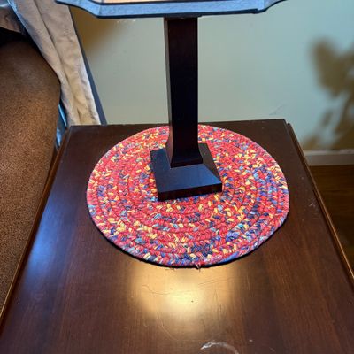 LOT 81: Ethan Allen Dropleaf Side Table with Drawer, Table Lamp and Seth Thomas Quartz Clock
