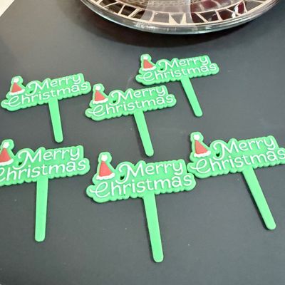 LOT 21: Collection of Christmas Plates and More Includng a Holiday Yankee Candle and Mirror Candle Plates