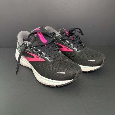 LOT 147: Brooks Ghost Athletic Shoe - sz 7.5 Wide (D)