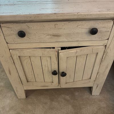 LOT 149: Set of 2 Broyhill Attic Heirlooms Side Tables