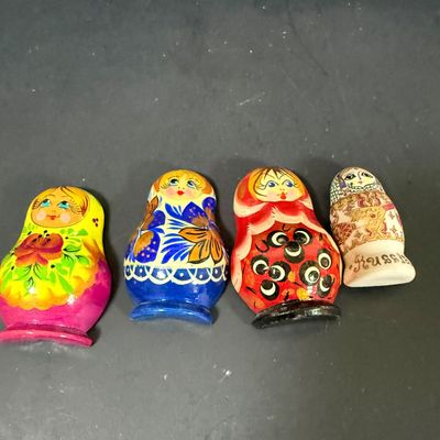 LOT: 72: Collection of Russian Style Nesting Dolls and Quartz Bombay Co Mantle Clock