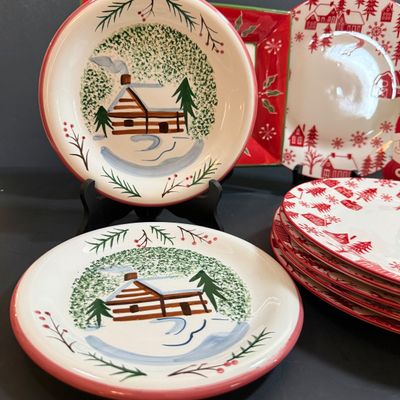 LOT 21: Collection of Christmas Plates and More Includng a Holiday Yankee Candle and Mirror Candle Plates