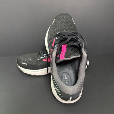 LOT 147: Brooks Ghost Athletic Shoe - sz 7.5 Wide (D)