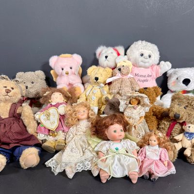LOT 165: Dolls and Bears Including Boyds Bears, Russ, Ganz and More