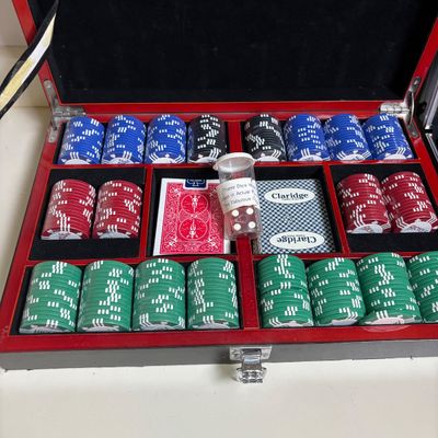 LOT 79: Vintage Dan Dee Animatronic Frog "The Gambler" in Original Box, Spidewick Childrens Book. Poker Chips, Cards and Hand...