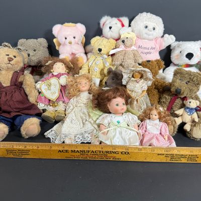 LOT 165: Dolls and Bears Including Boyds Bears, Russ, Ganz and More