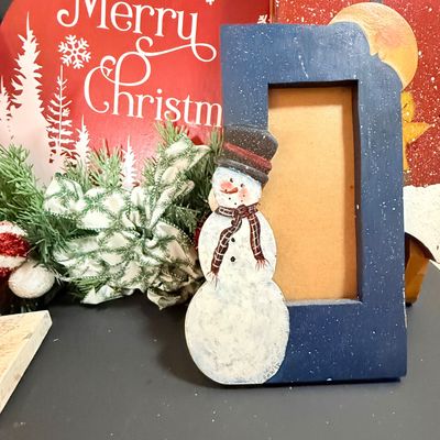 LOT 25: Primative-Style and Contemporary Wooden Christmas Signs, Plaques and Decor