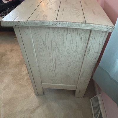 LOT 149: Set of 2 Broyhill Attic Heirlooms Side Tables
