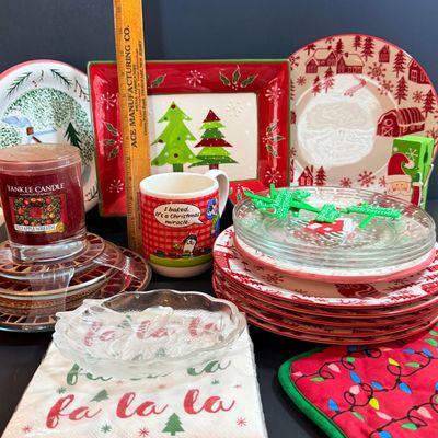 LOT 21: Collection of Christmas Plates and More Includng a Holiday Yankee Candle and Mirror Candle Plates