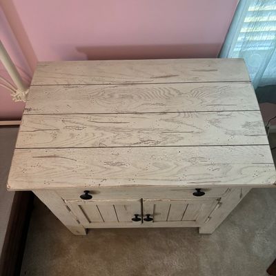 LOT 149: Set of 2 Broyhill Attic Heirlooms Side Tables