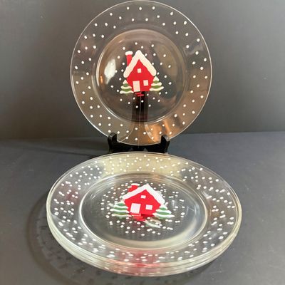 LOT 21: Collection of Christmas Plates and More Includng a Holiday Yankee Candle and Mirror Candle Plates