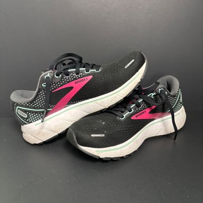LOT 147: Brooks Ghost Athletic Shoe - sz 7.5 Wide (D)