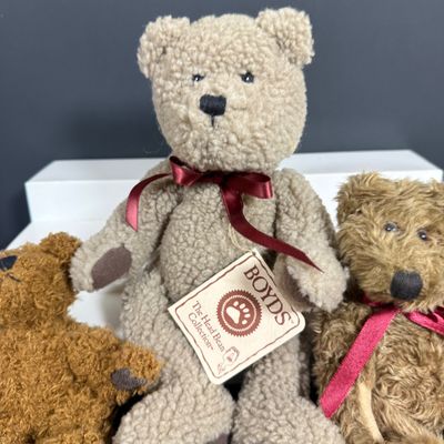 LOT 165: Dolls and Bears Including Boyds Bears, Russ, Ganz and More