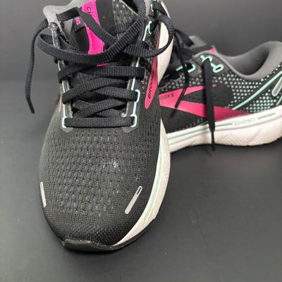 LOT 147: Brooks Ghost Athletic Shoe - sz 7.5 Wide (D)