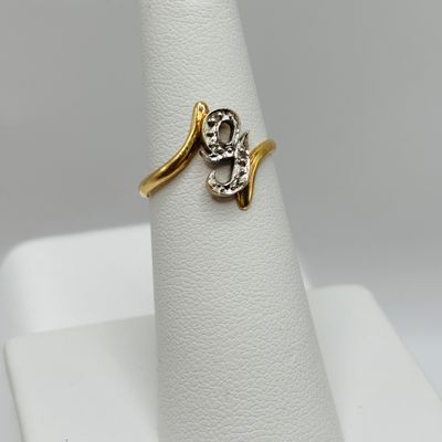 LOT 198: Initial G 14K Gold Ring 1.65g Tw sz 5.5
