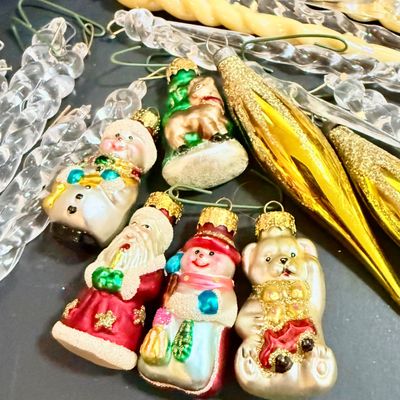 LOT 23: Large Assortment of Holiday Decor