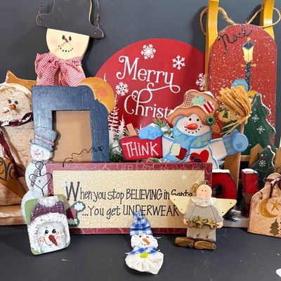 LOT 25: Primative-Style and Contemporary Wooden Christmas Signs, Plaques and Decor