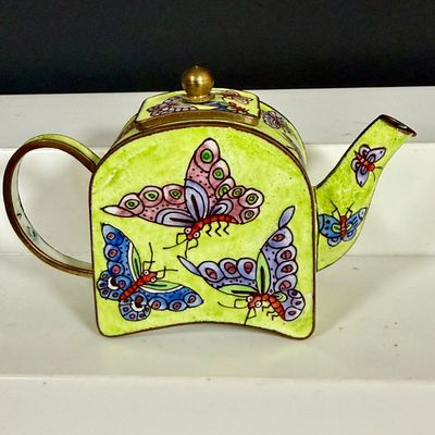 LOT 75: Collection of Miniature Enamel Teapots by Kelvin Chen, Mini Glass Flower Teapot Paperweights, Lenox Shell Shaped Dish & More