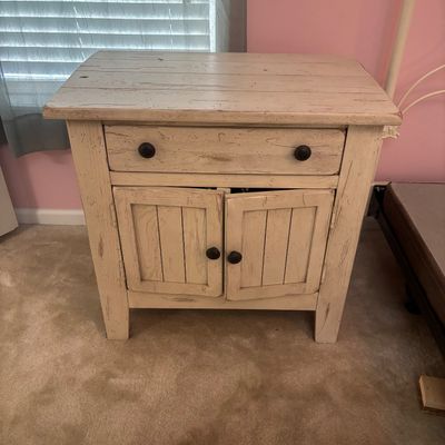 LOT 149: Set of 2 Broyhill Attic Heirlooms Side Tables