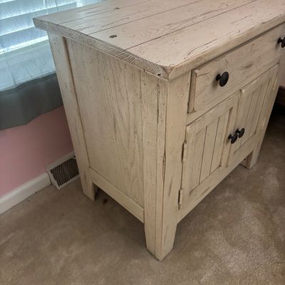 LOT 149: Set of 2 Broyhill Attic Heirlooms Side Tables
