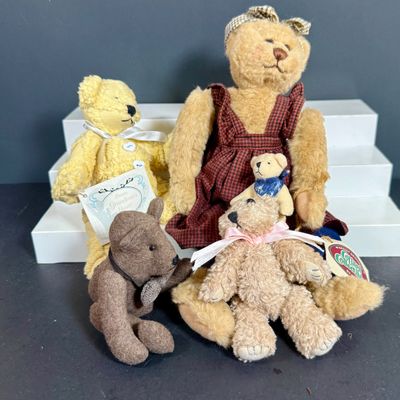 LOT 165: Dolls and Bears Including Boyds Bears, Russ, Ganz and More