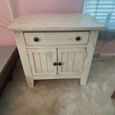 LOT 149: Set of 2 Broyhill Attic Heirlooms Side Tables