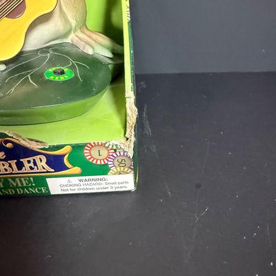 LOT 79: Vintage Dan Dee Animatronic Frog "The Gambler" in Original Box, Spidewick Childrens Book. Poker Chips, Cards and Hand...