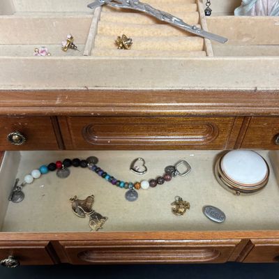 LOT 142: Jewelry Box, Sakroots Key Chains/Purse Charms & More