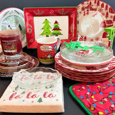 LOT 21: Collection of Christmas Plates and More Includng a Holiday Yankee Candle and Mirror Candle Plates