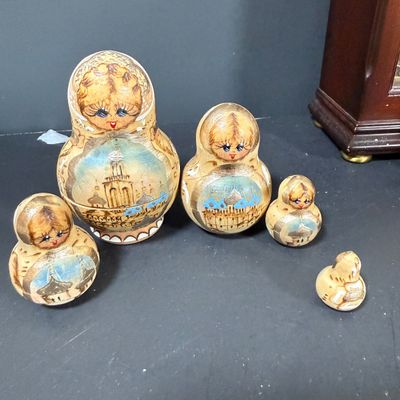 LOT: 72: Collection of Russian Style Nesting Dolls and Quartz Bombay Co Mantle Clock