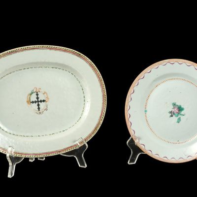 Sale Photo Thumbnail #118: 2 Chinese Export Porcelain Plates