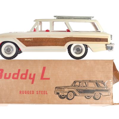 Sale Photo Thumbnail #303: Buddy L Country Squire Station Wagon No. 5305 Boxed