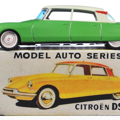 Sale Photo Thumbnail #75: Striking Avocado Green Citroen DS19 by Bandai