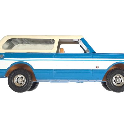Sale Photo Thumbnail #302: ERTL International Harvester Scout Traveler