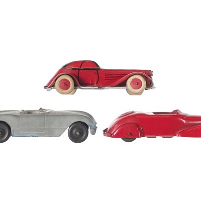 Sale Photo Thumbnail #168: (3) Tootsietoy & Lindstrom Tin Litho Vehicles