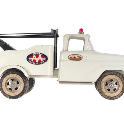 Sale Photo Thumbnail #351: Tonka Toys AA Wrecker Truck